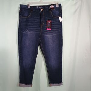 No Boundaries Women’s Dark Wash Capri Jeans – Mid Rise Stretch Denim Cuffed Hem